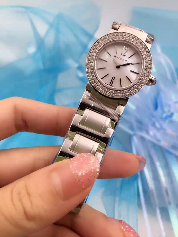 ブルガリ時計正面デザイン